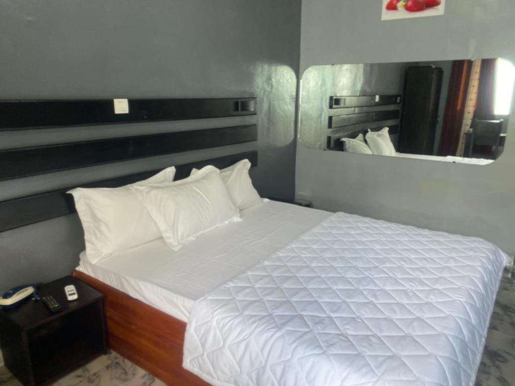 Sunrise Center Bonapriso 111 Hotel Douala Bagian luar foto