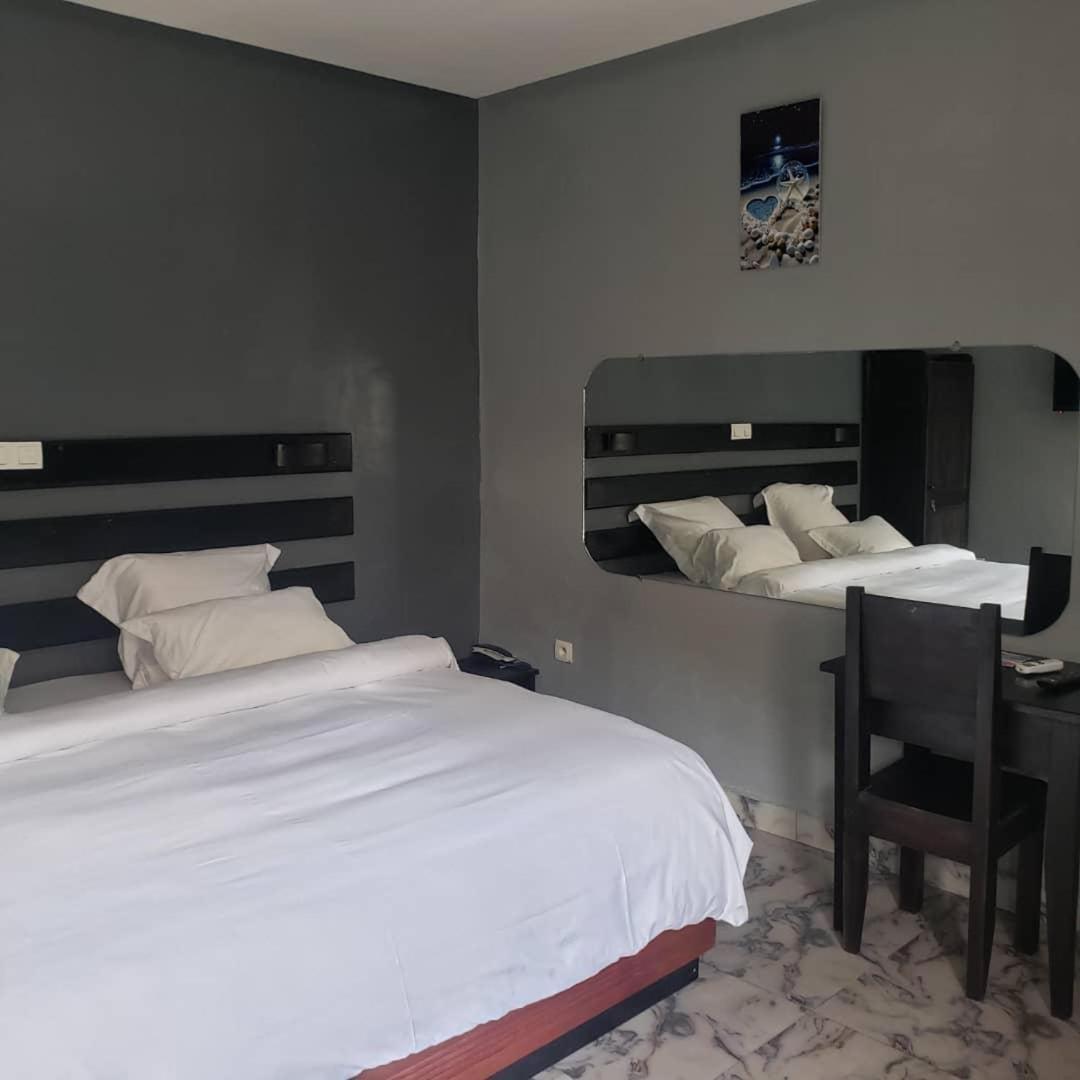 Sunrise Center Bonapriso 111 Hotel Douala Bagian luar foto